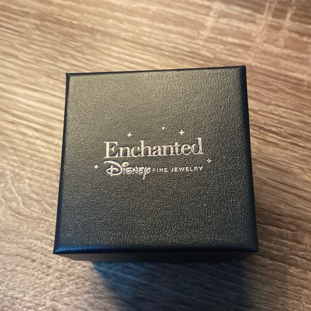 Enchanted disney inner and outer ring box